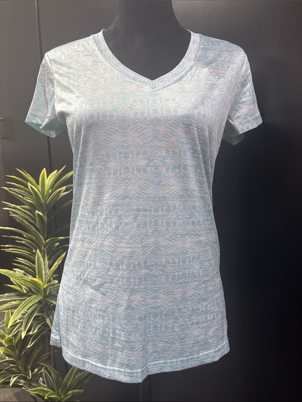 Ariat TEK Laguna performance moisture movement,V-neck  UV sun protection